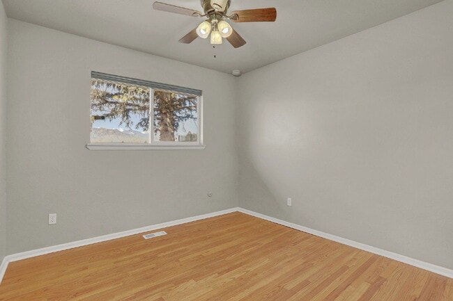 Building Photo - 13 N Dartmouth St