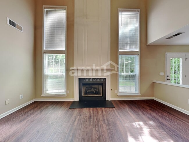 Building Photo - 1536 Cardinal Ln