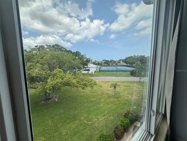 Building Photo - 2449 Columbia Dr