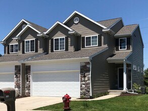 Building Photo - Large townhouse in Okemos - available now