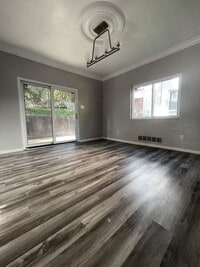Building Photo - 2 Bedroom 1 bath w/laundry and yard