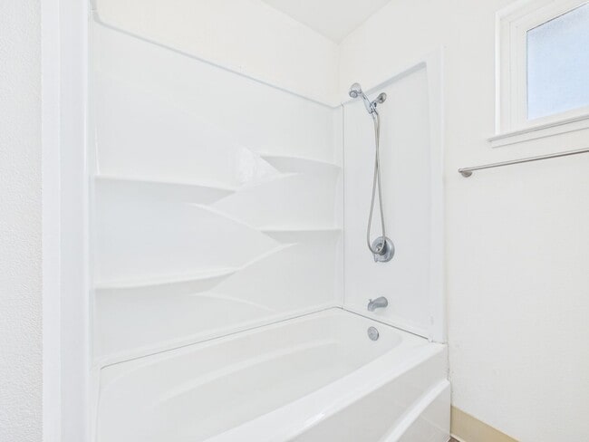 Building Photo - 2 bedroom condo in Marina available for rent