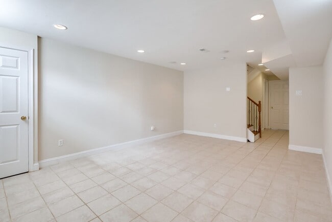 Building Photo - Four Bed Point Breeze Home