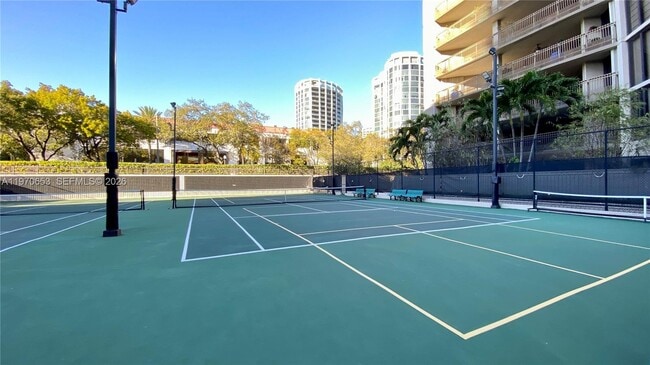 Building Photo - 2901 S Bayshore Dr