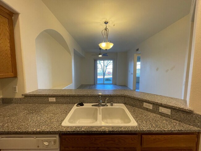 Building Photo - Coming Soon-2 Bedroom Unit in Manhattan Guard Gated Community!