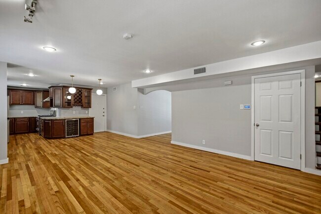 Building Photo - 3206 Albin Dr