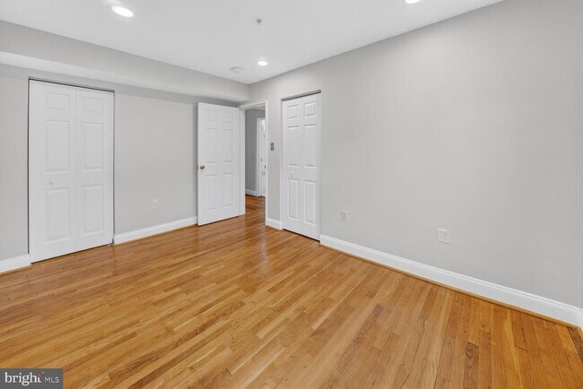 Building Photo - 401 Evarts St NE