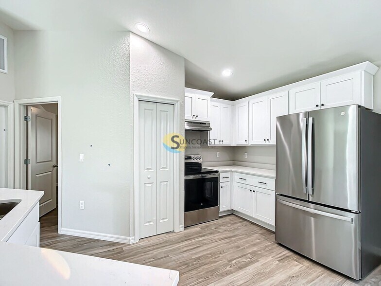 Building Photo - 6022 E Seneca St