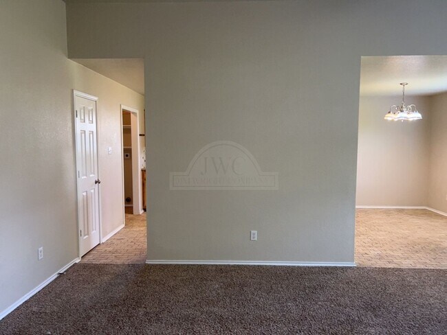 Building Photo - 309 Viola Dr