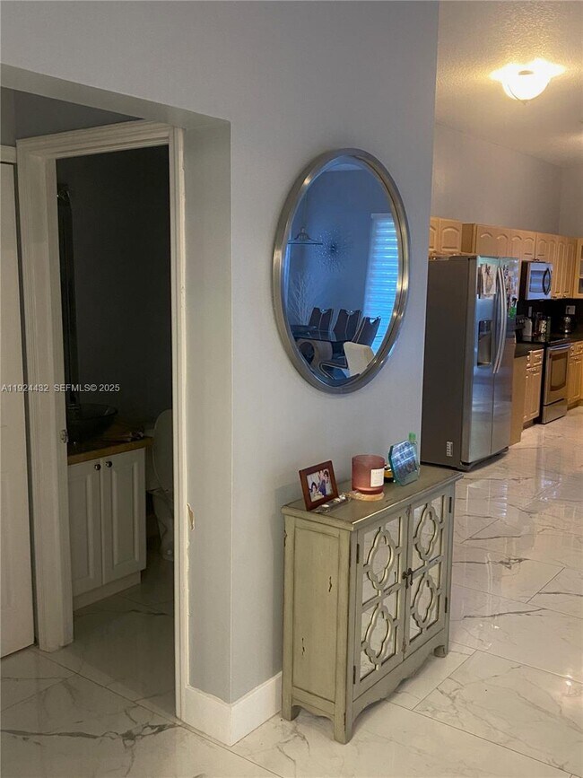 Building Photo - 14046 S Cypress Cove Cir