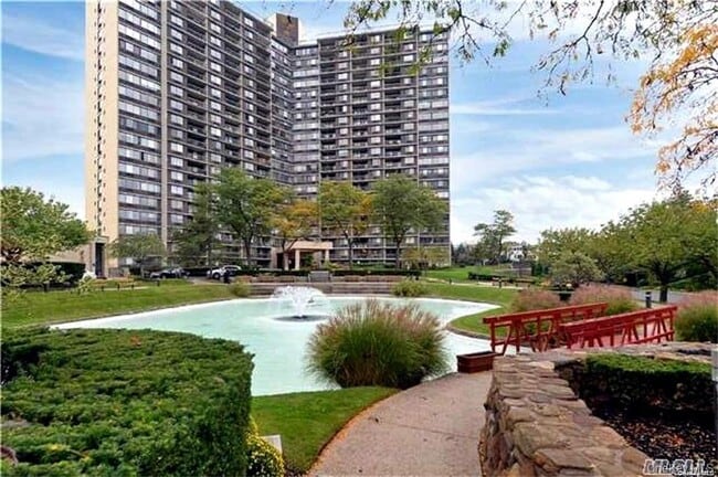 Building Photo - 1 Bay Club Dr