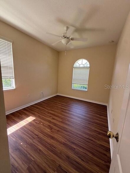 Building Photo - 1823 Scarlett Ave