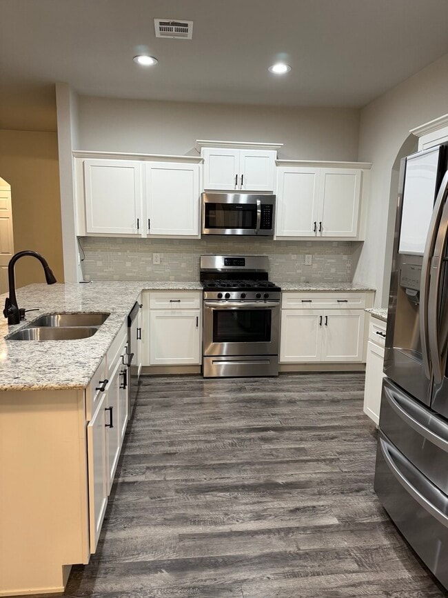 Building Photo - 1232 E Toledo St