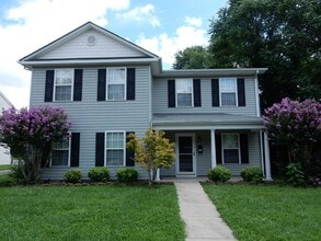 Building Photo - S. Market