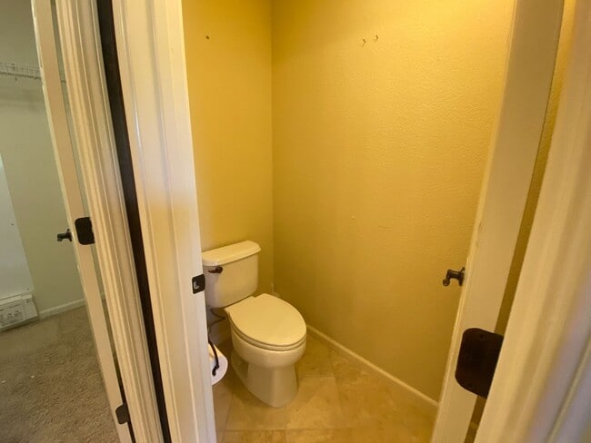 Building Photo - Spacious 2BD Condo with Loft & 2-Car Garage Near Intel and Willow Hill Park