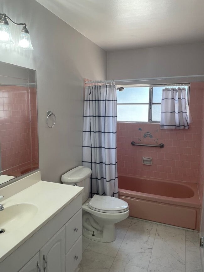 Building Photo - Charming Home on Cul-de-Sac