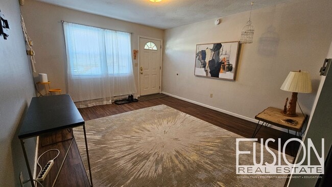 Building Photo - 140-142 Pine St