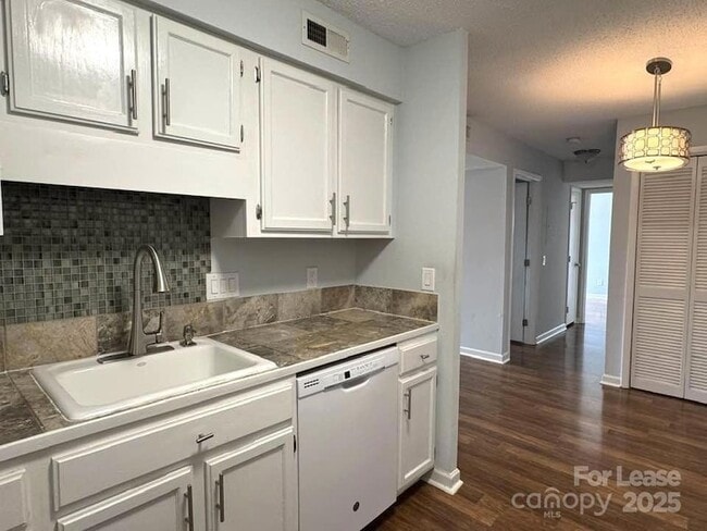 Building Photo - 3139 Heathstead Place