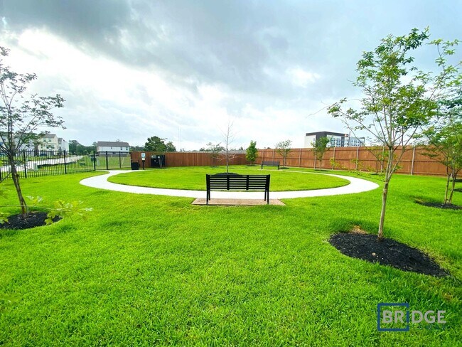 Building Photo - 333 N Centro Circle, Shenandoah, TX 77385