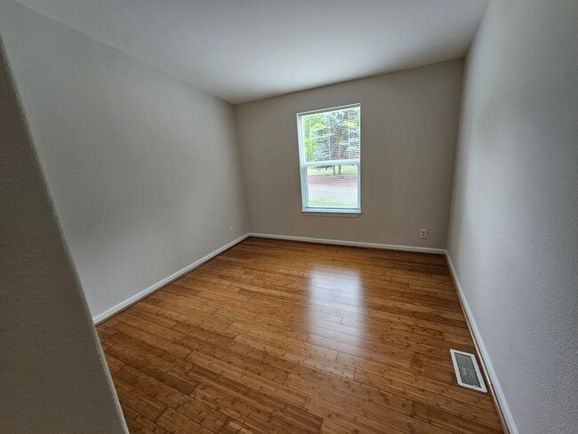 Building Photo - Peaceful Living – 3 Bedroom, 2 Bath Single-Family Home
