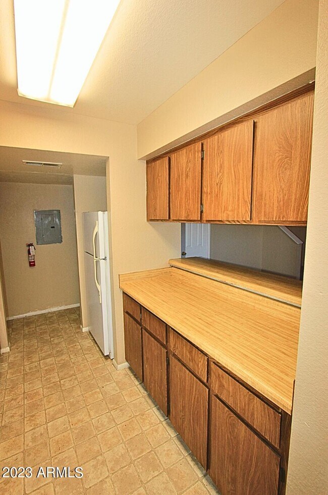 Building Photo - 410 E 9th Ave