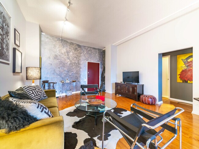 Building Photo - 600 S Dearborn St