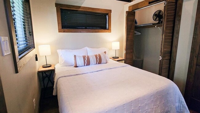 Building Photo - 300 Park Ave