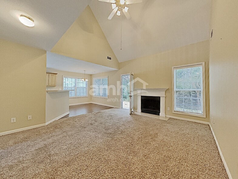 Building Photo - 6483 Grand Hickory Dr