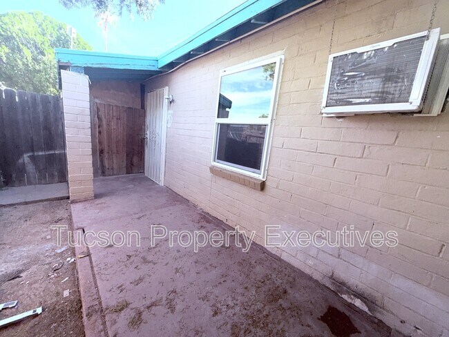 Building Photo - 3168 E Benson Hwy
