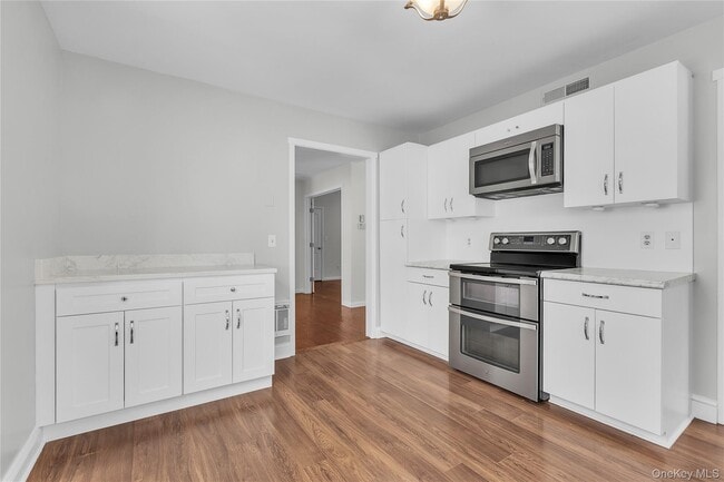 Building Photo - 504 Heritage Hls