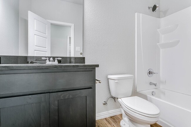 Building Photo - 3 bedroom 2 Bath home Move In Ready