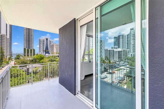 Building Photo - 2275 Biscayne Blvd Blvd