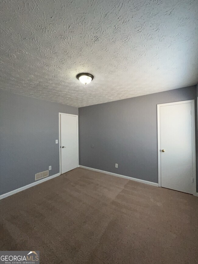 Building Photo - 1682 Charmeth Rd