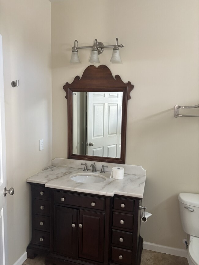 Building Photo - 477 Probart St