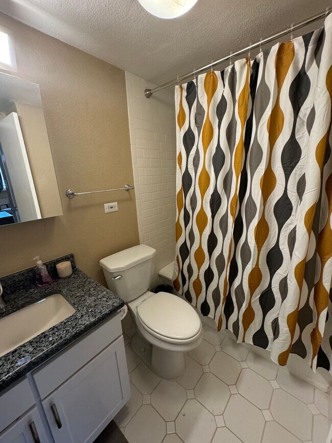 Building Photo - Furnished 1 bedroom 1 bathroom apartment
