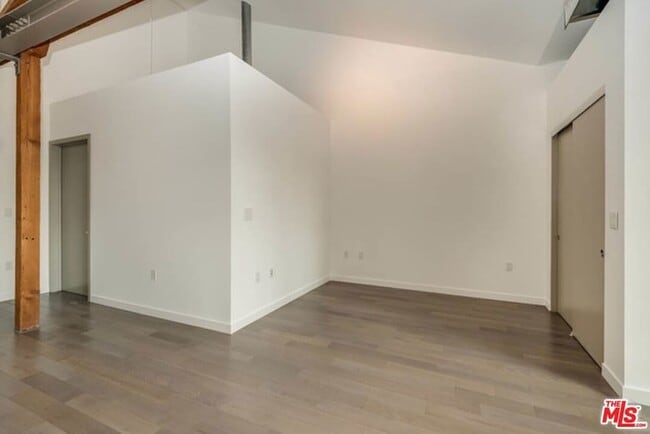 Building Photo - 527 Molino St