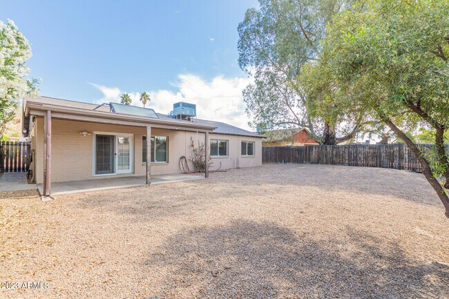 Building Photo - 2439 E Dahlia Dr