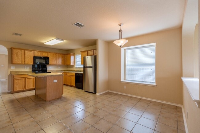 Building Photo - 2476 Medina Dr