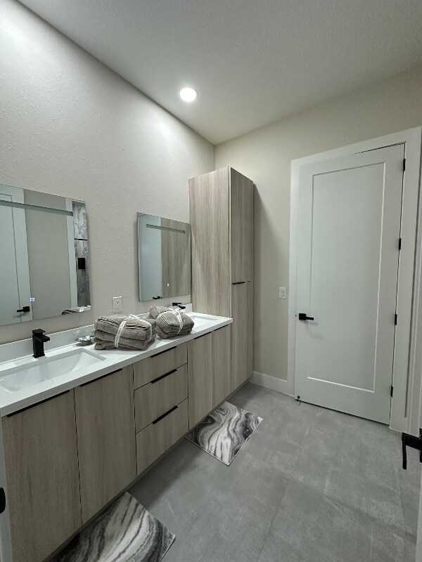 Building Photo - 4200 NW 39th Ln