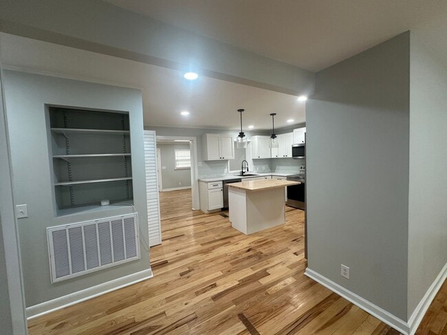 Building Photo - 3 Bedroom 2 Bathroom Spilt Unit in Wilmington