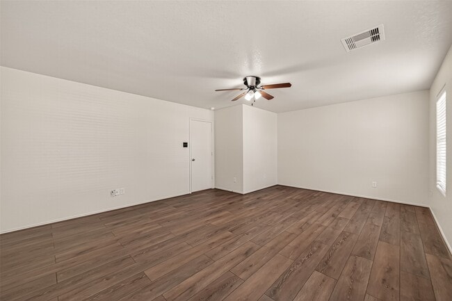 Building Photo - 1123 Desert Springs Ln