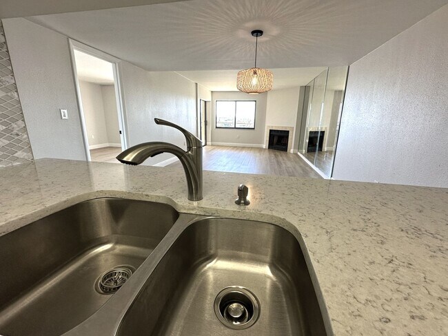 Building Photo - Gorgeous Updated Tierra Verde Annual Unfurnished Waterfront Condo 2/2 w/Garage