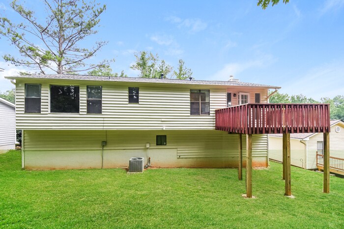 Building Photo - 5975 Wellborn Trail