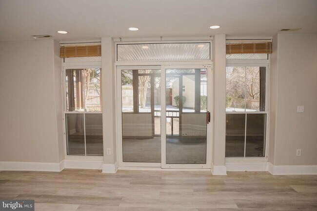 Building Photo - 6902 Tower of London Dr