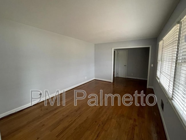 Building Photo - 916 Riverview Dr