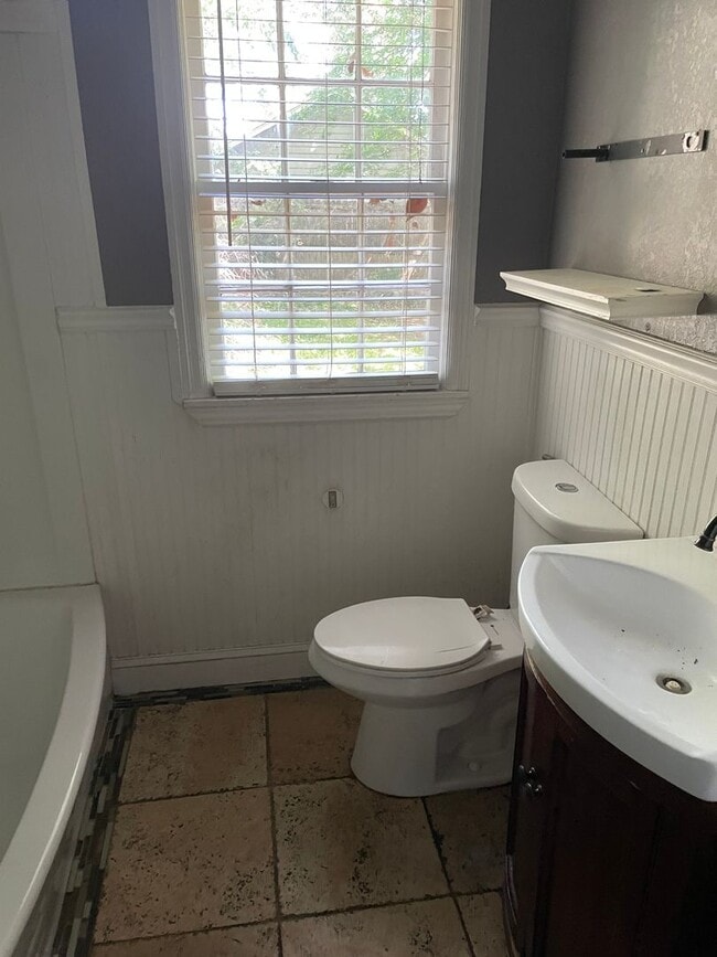Building Photo - 2 bedroom 1 bath near Overton Square