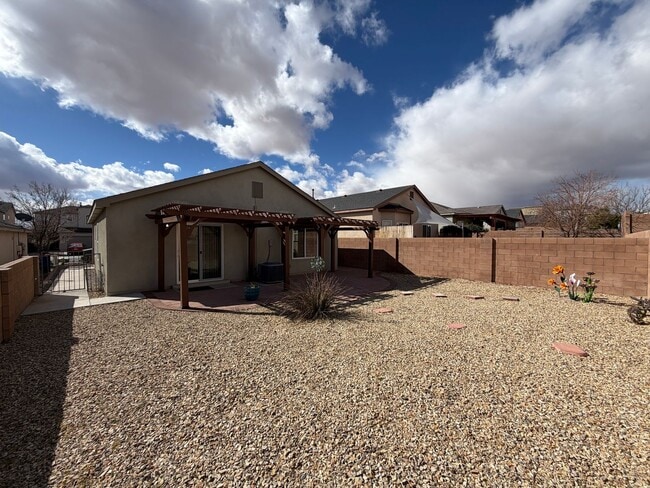 Building Photo - 3 Bedroom Single Story Home Available Near Dennis Chavez Blvd SW & 98th St SW!