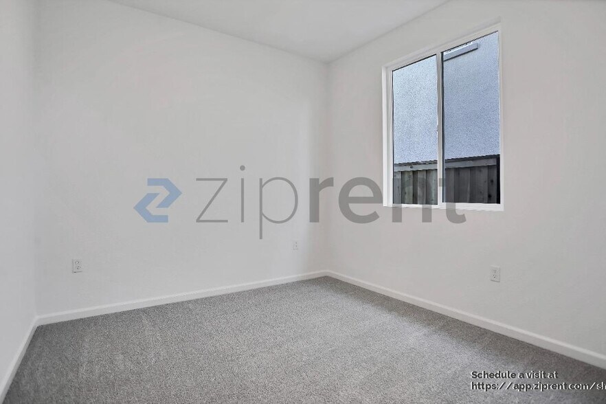 Building Photo - 15474 Hedges Dr