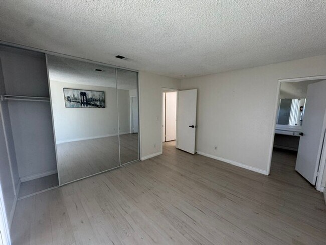 Building Photo - 409 Wimbledon Dr