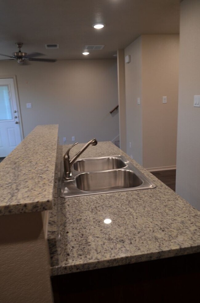 Building Photo - 1701 Castroville Trl